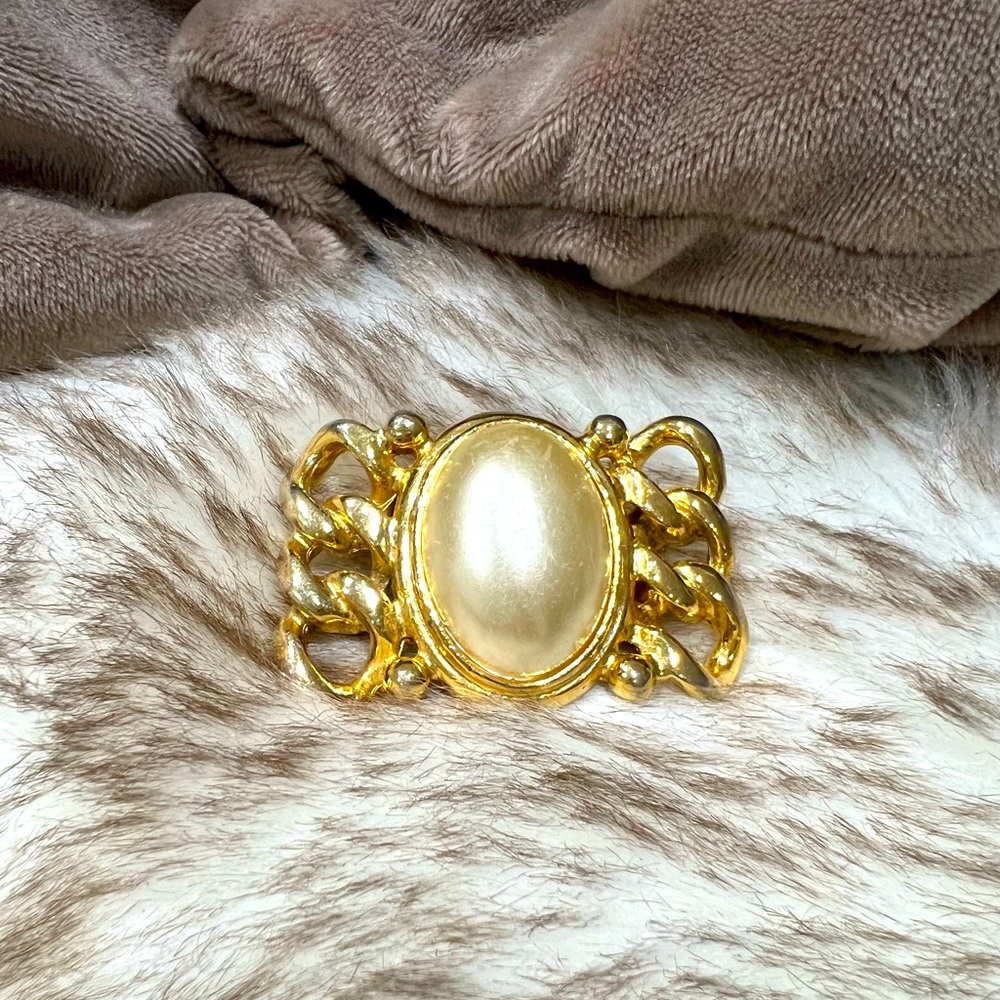 Pearl Brooch - Picture 2 of 7